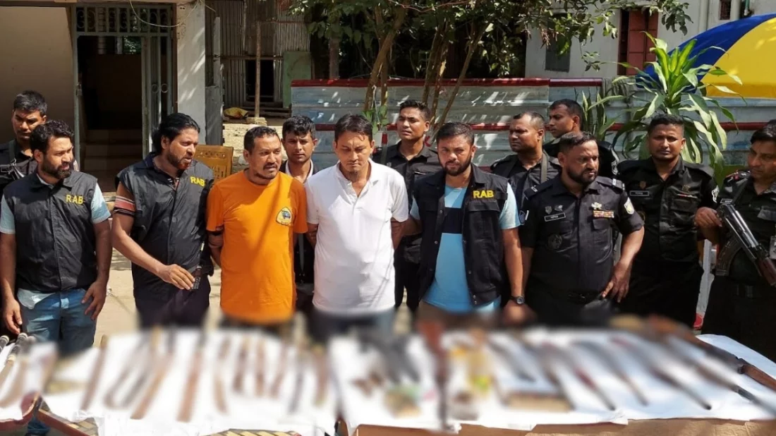 বিএনপি কর্মীর বাড়ি থেকে বন্দুক-অস্ত্র উদ্ধার, র্যাবের অভিযানে আটক ২